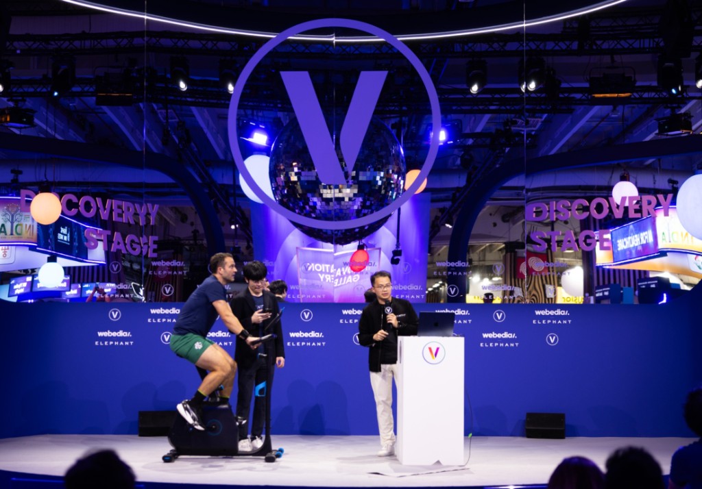 PointFit live PF-sweat sensor demonstration on the VivaTech Discovery Stage with Kinomap